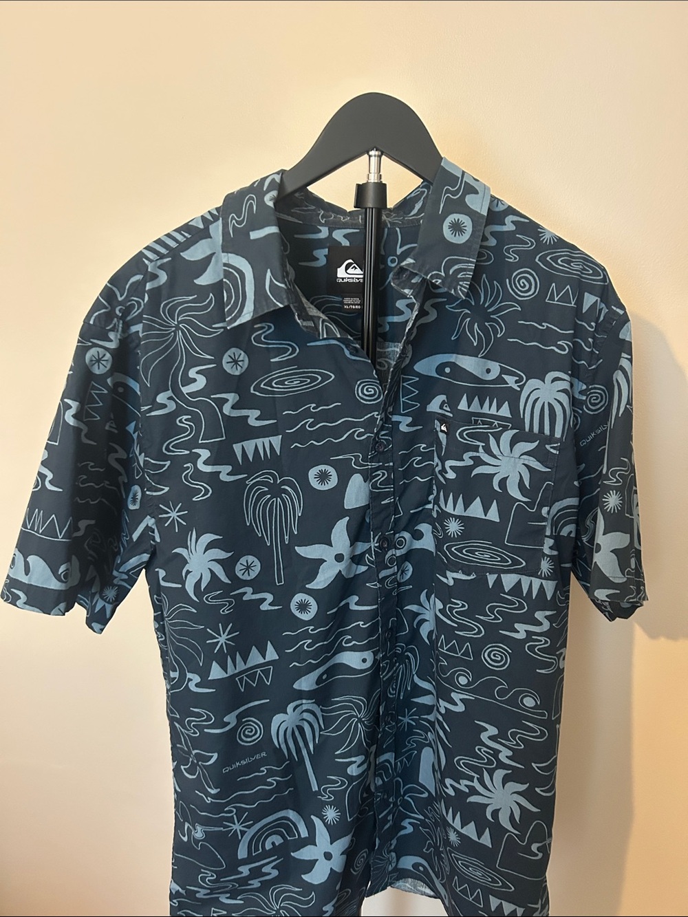 Quiksilver Men’s Navy and Light Blue Tropical Short Sleeve Button-Down Shirt